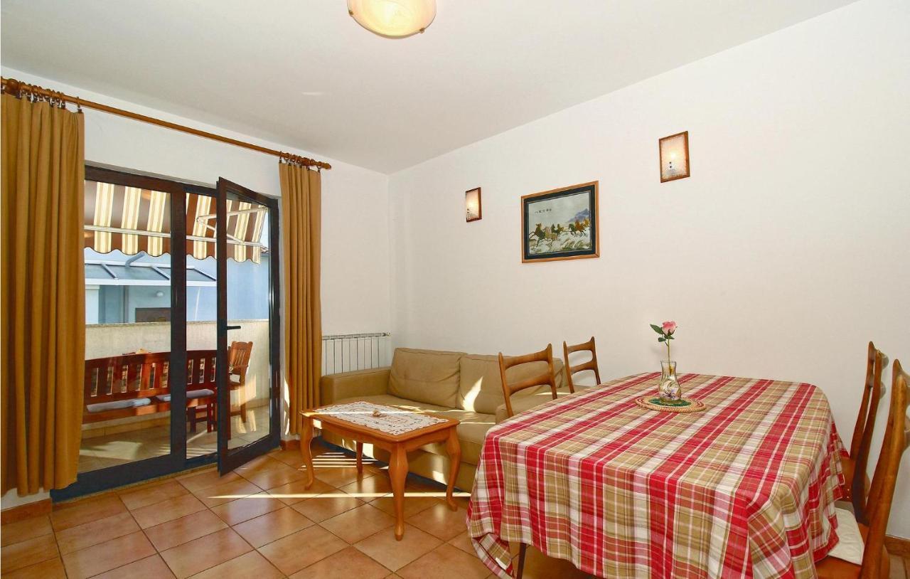 Awesome Apartment In Porec With Kitchen Exterior foto